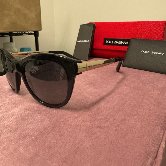 Sunglasses from Dolce&Gabbana. Used a few times only. - Picture 2 of 8